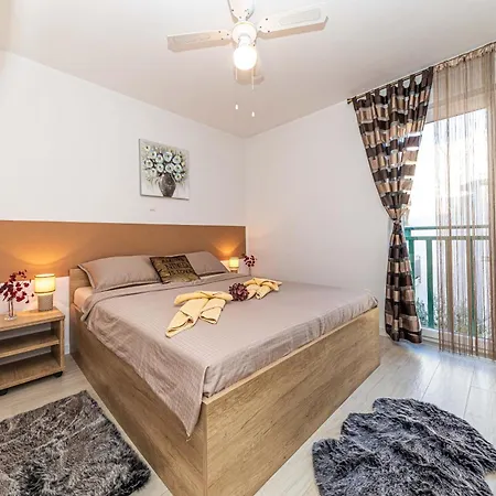 Apartmán Sky, Luxury With Sea-view And Jacuzzi *