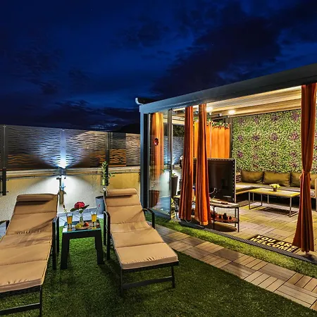 Apartmán Sky, Luxury With Sea-view And Jacuzzi