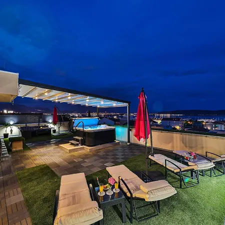 Apartmán Sky, Luxury With Sea-view And Jacuzzi