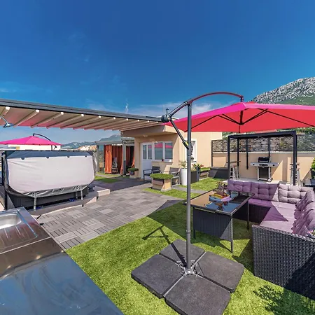 Sky, Luxury With Sea-view And Jacuzzi アパート Kaštela