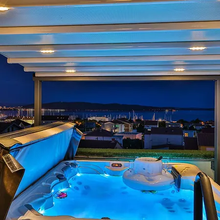 Sky, Luxury With Sea-view And Jacuzzi Kaštela