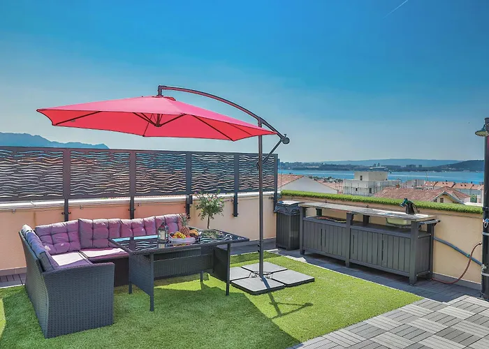 Апартаменты Sky, Luxury With Sea-view And Jacuzzi Каштела