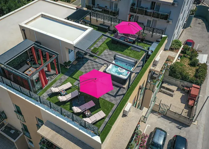 Апартаменты Sky, Luxury With Sea-view And Jacuzzi Каштела