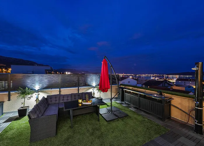 Sky, Luxury With Sea-view And Jacuzzi Каштела