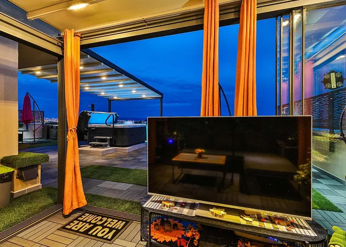 Sky, Luxury With Sea-view And Jacuzzi Апартаменты Каштела