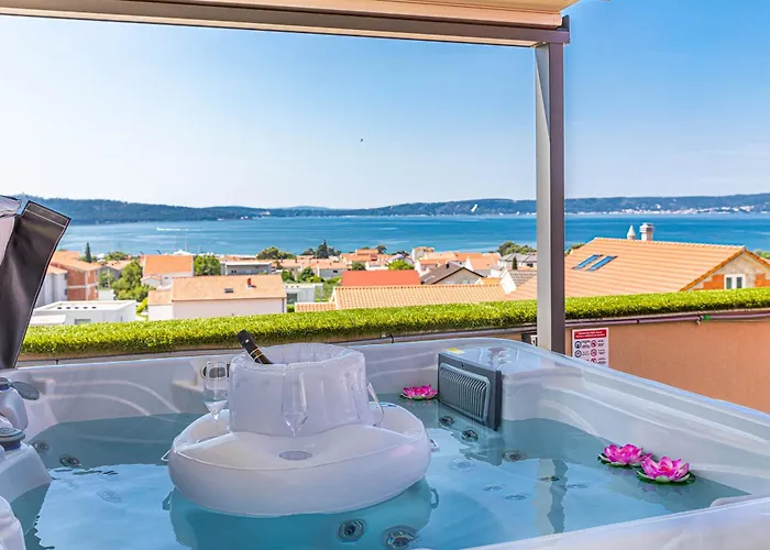 Sky, Luxury With Sea-view And Jacuzzi Каштела