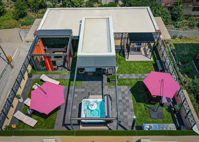 Sky, Luxury With Sea-view And Jacuzzi Апартаменты Каштела